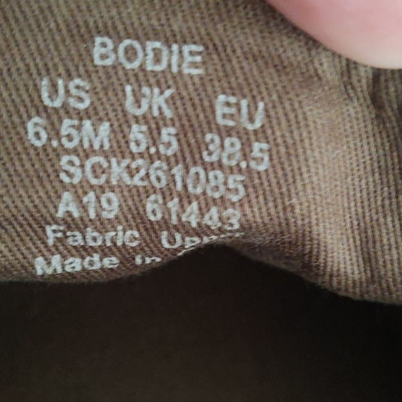 Shoes - Picture 4 of 6